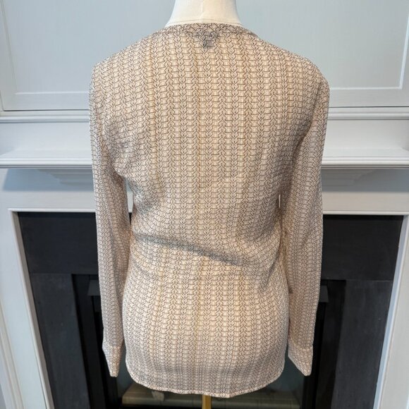 โจ Express Relaxed Portofino Blouse โ Geometric Metallic Print, Size S โจ - Picture 8 of 12